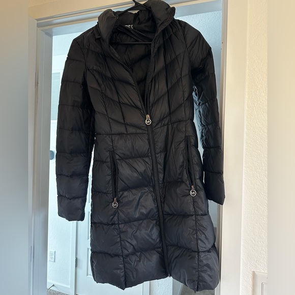 Micheal Kors long black puffer jacket - Picture 2 of 7
